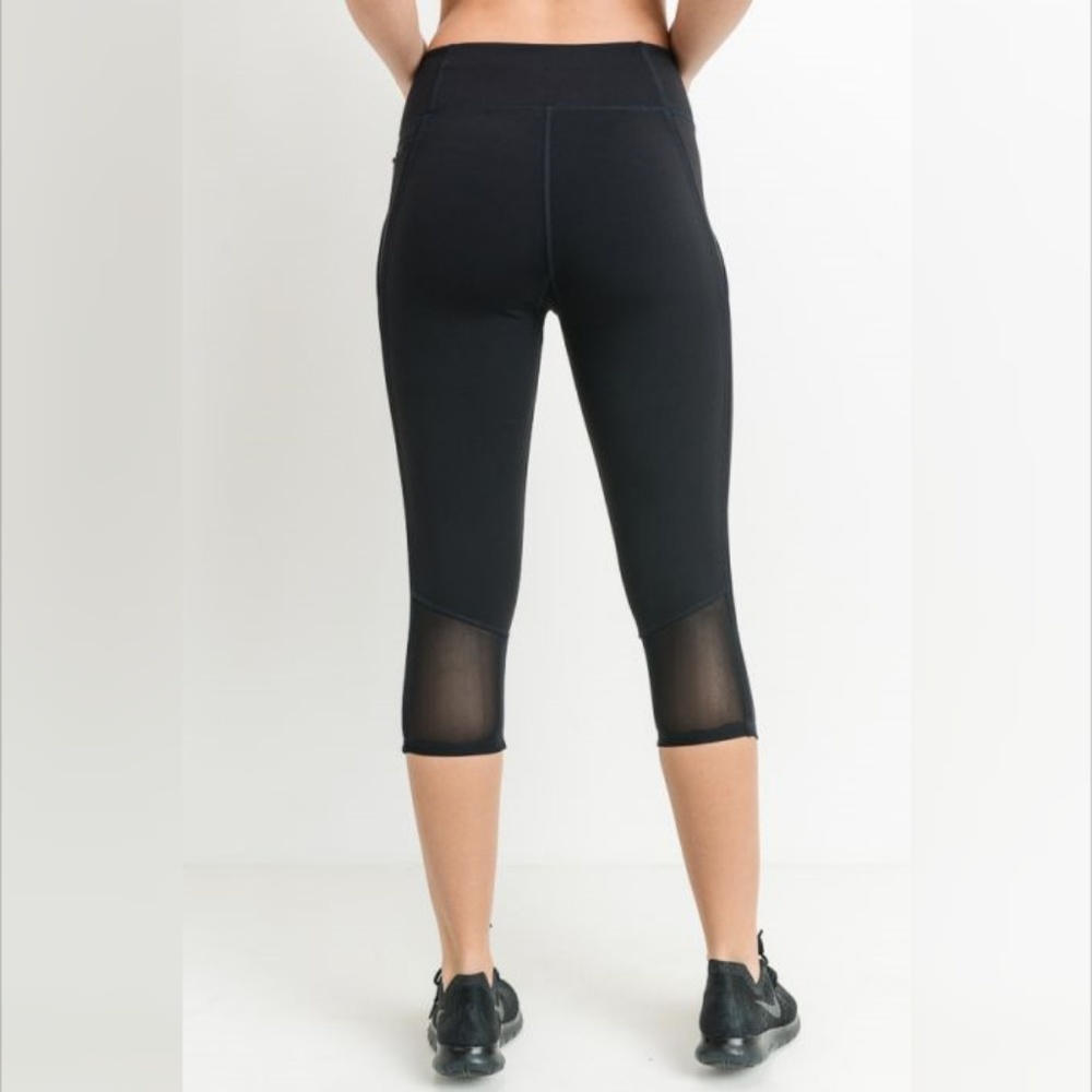 Capri Leggings with Zippered Pockets and Mesh Back - Picture 4 of 6